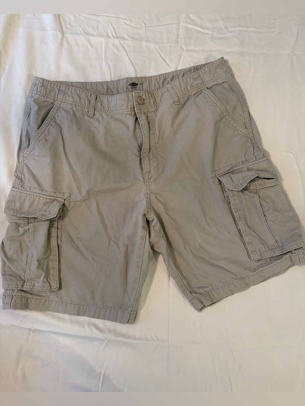 Old Navy Men's Cargo Shorts in Light Khaki